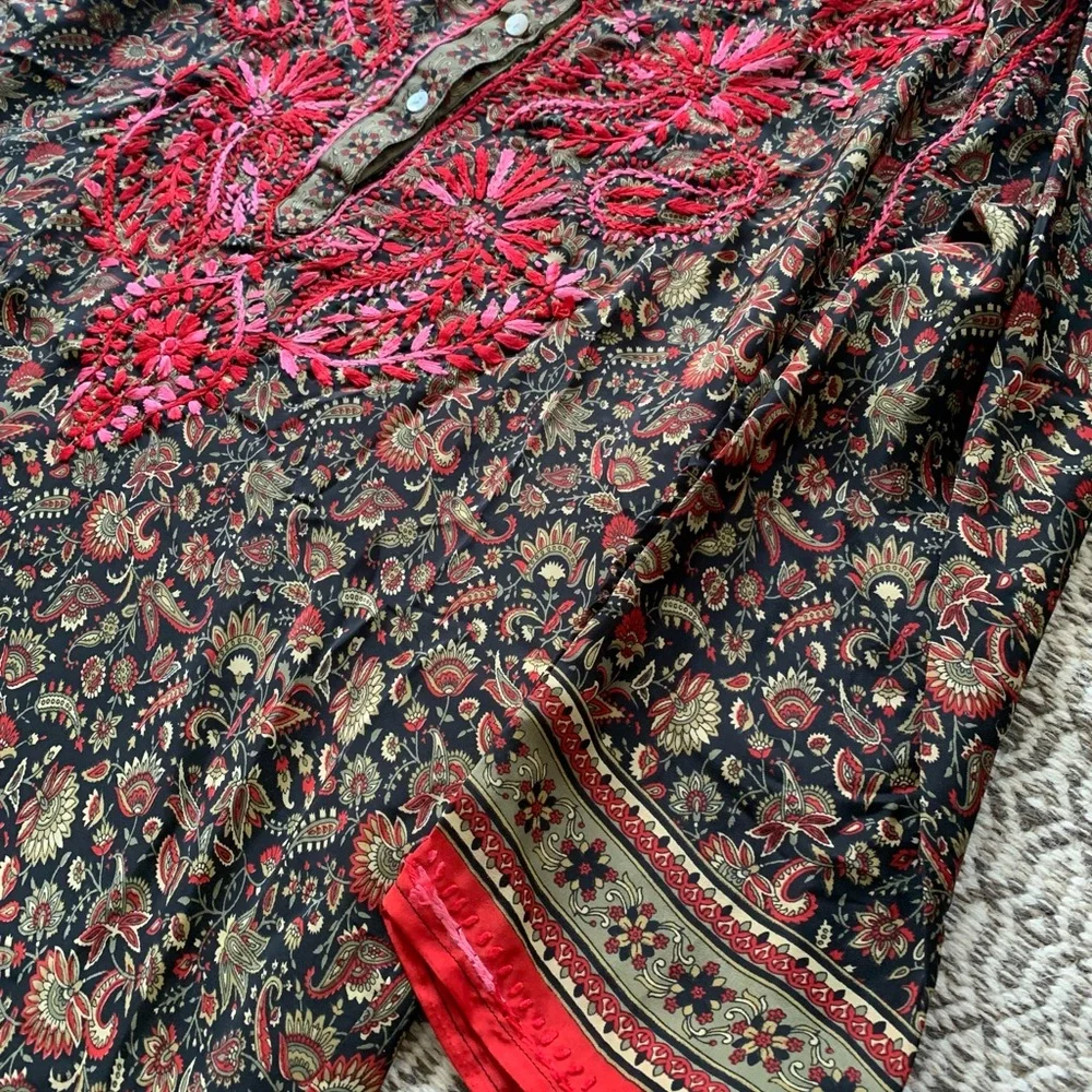 Indu embroided silk blouse. - Picture 6 of 9